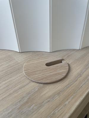 Passe-câble en chêne massif